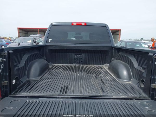 2018 RAM 1500 EXPRESS  4X4 5'7 BOX