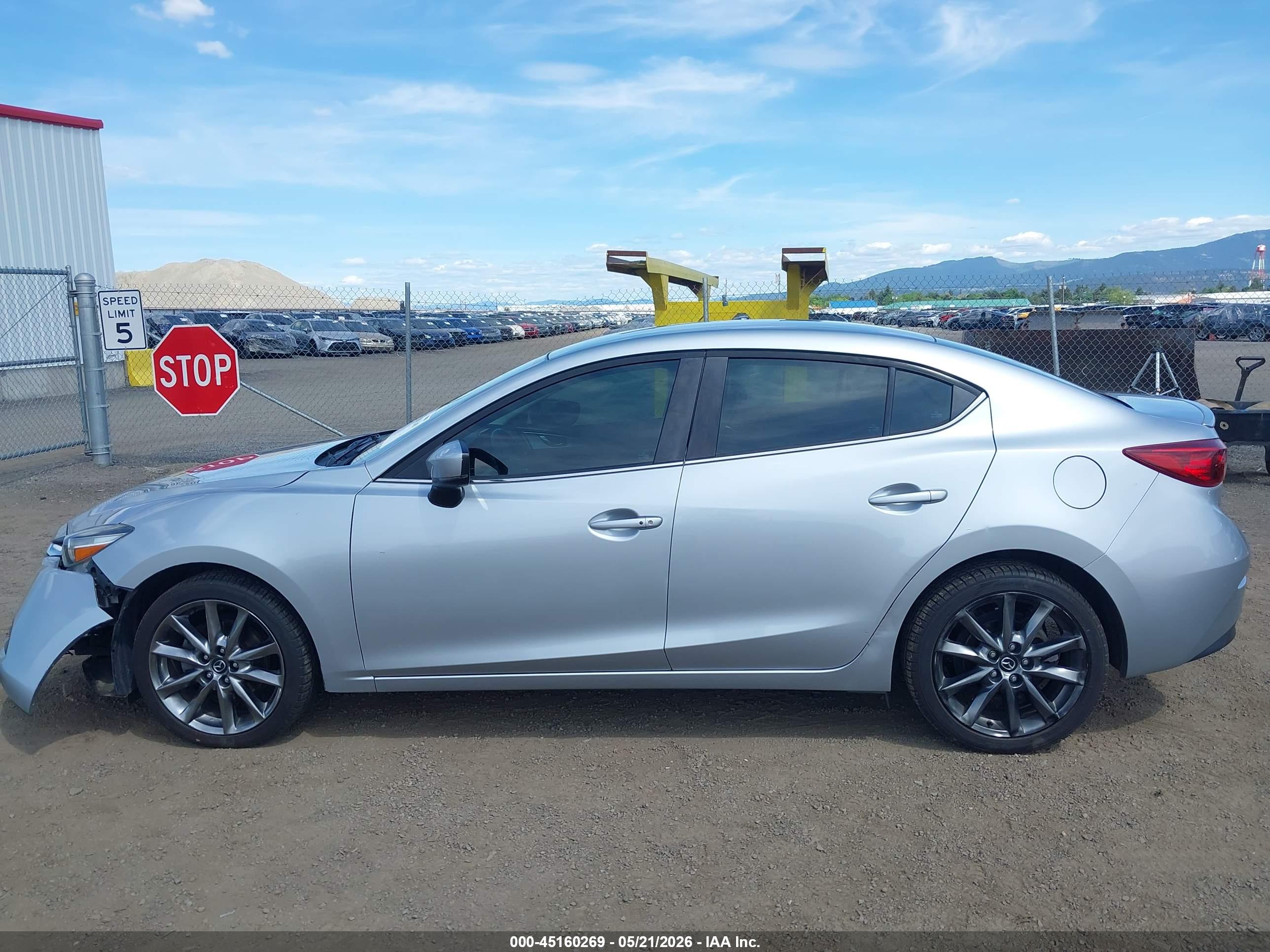 2018 MAZDA MAZDA3 TOURING