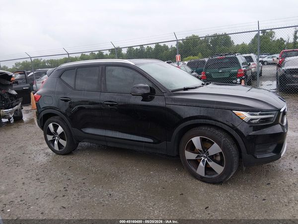 2020 VOLVO XC40 T5 MOMENTUM