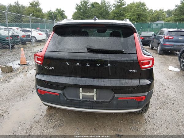 2020 VOLVO XC40 T5 MOMENTUM