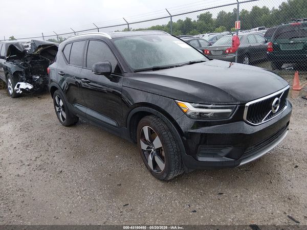 2020 VOLVO XC40 T5 MOMENTUM
