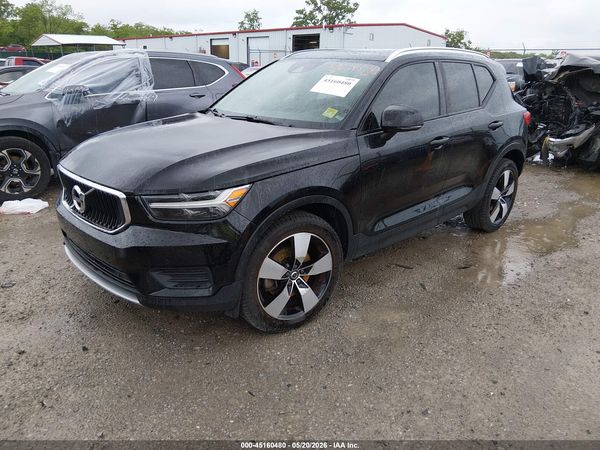 2020 VOLVO XC40 T5 MOMENTUM
