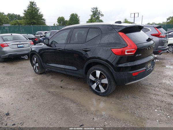 2020 VOLVO XC40 T5 MOMENTUM