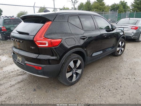 2020 VOLVO XC40 T5 MOMENTUM