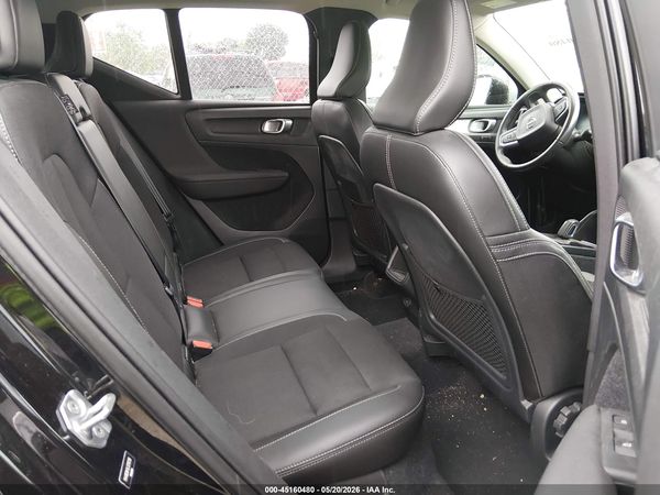 2020 VOLVO XC40 T5 MOMENTUM