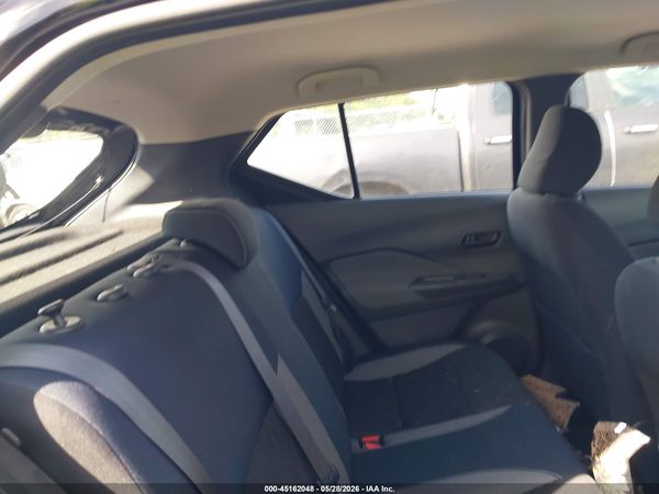 2018 NISSAN KICKS S — I8
