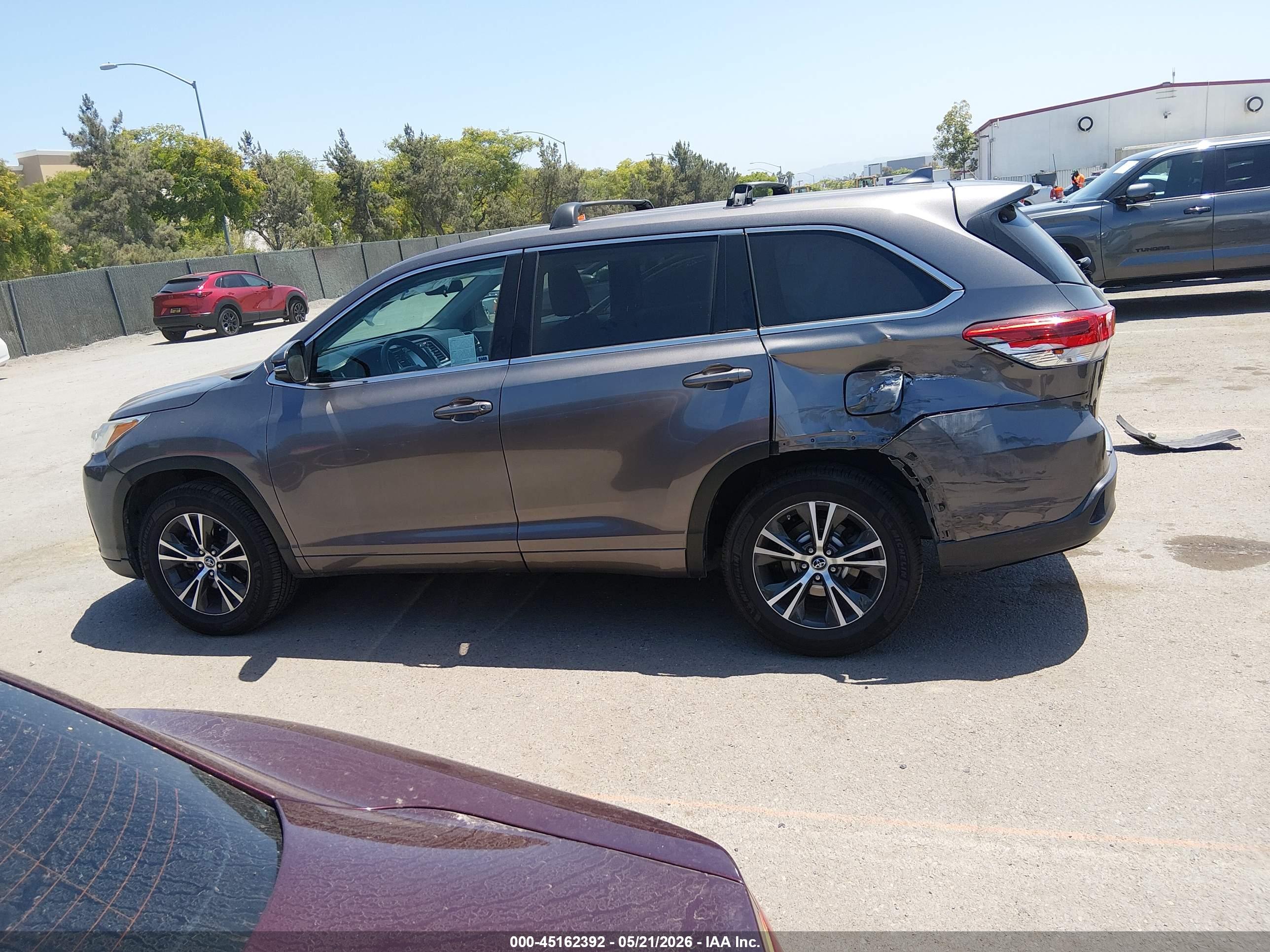2017 TOYOTA HIGHLANDER LE PLUS