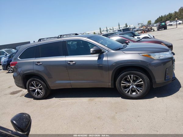 2017 TOYOTA HIGHLANDER LE PLUS