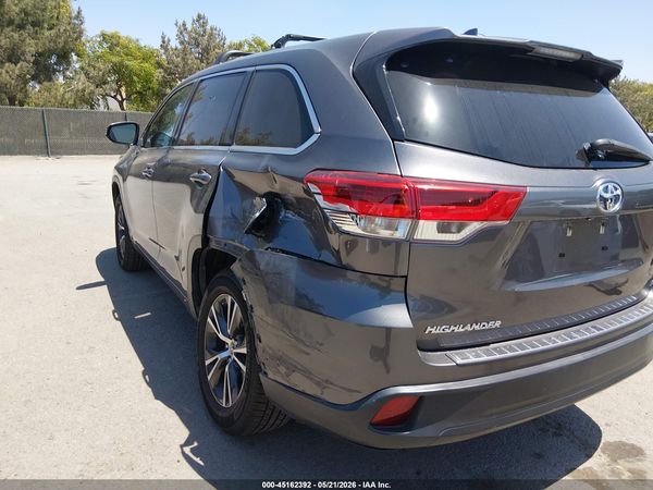 2017 TOYOTA HIGHLANDER LE PLUS