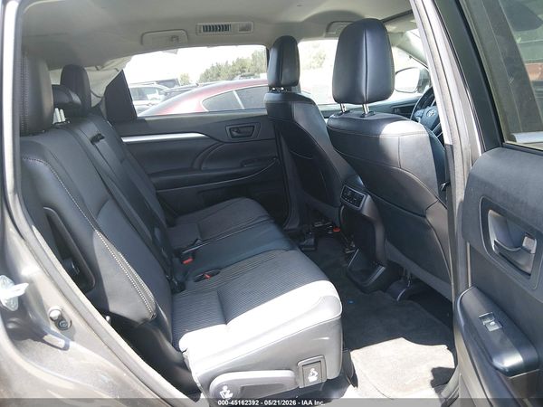 2017 TOYOTA HIGHLANDER LE PLUS
