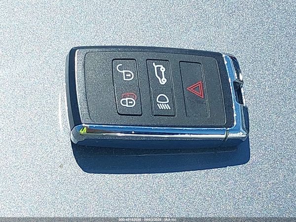 2025 LAND ROVER RANGE ROVER P550E SE