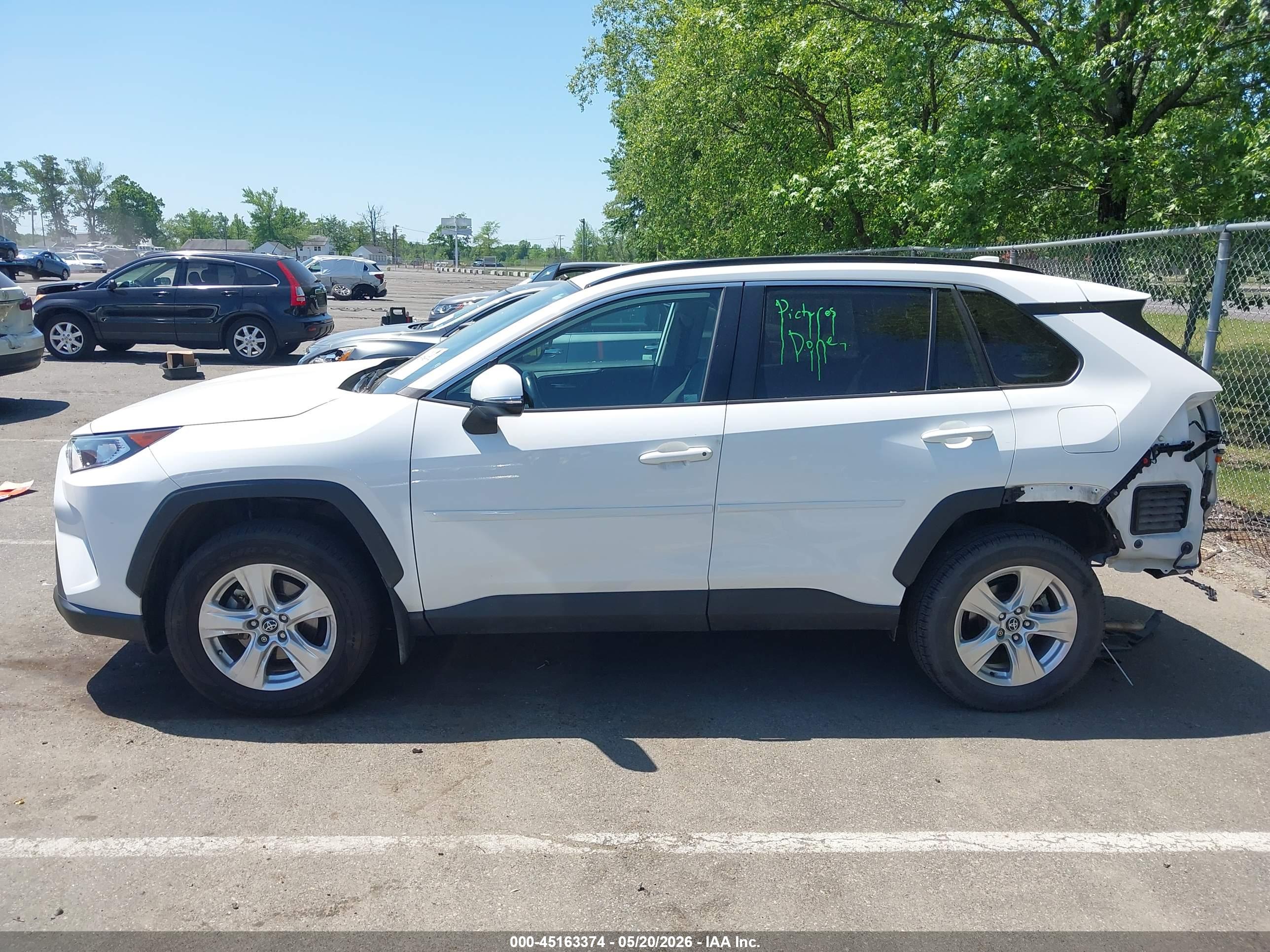 2020 TOYOTA RAV4 XLE
