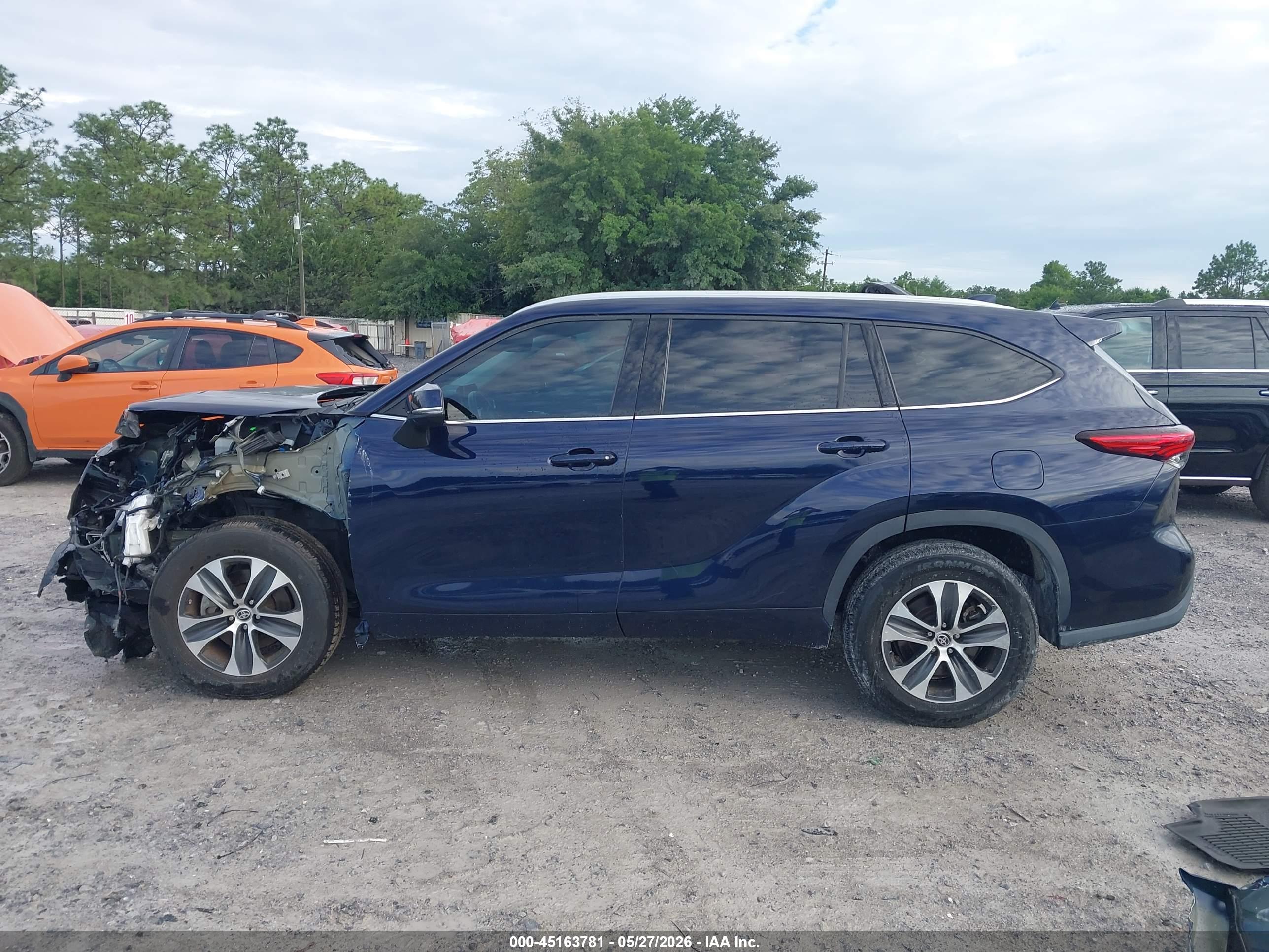 2022 TOYOTA HIGHLANDER XLE