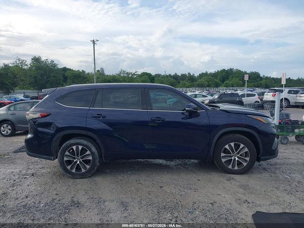 2022 TOYOTA HIGHLANDER XLE