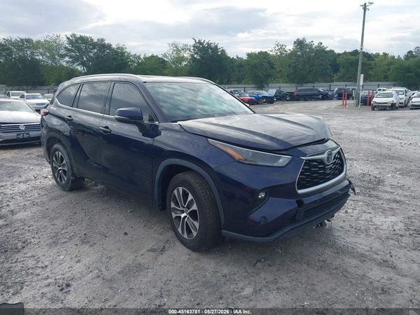 2022 TOYOTA HIGHLANDER XLE
