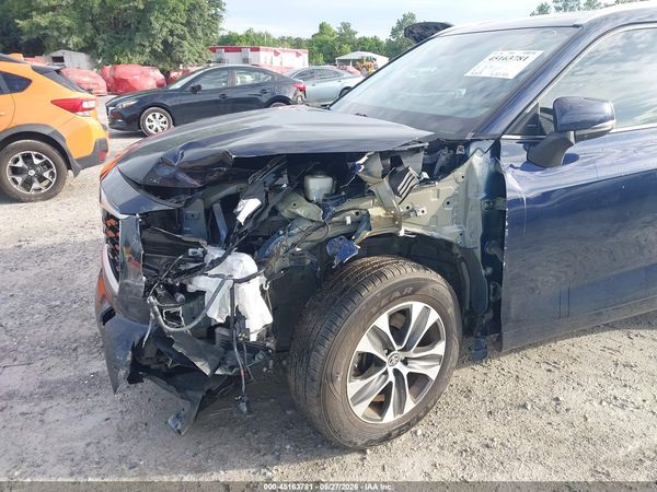 2022 TOYOTA HIGHLANDER XLE