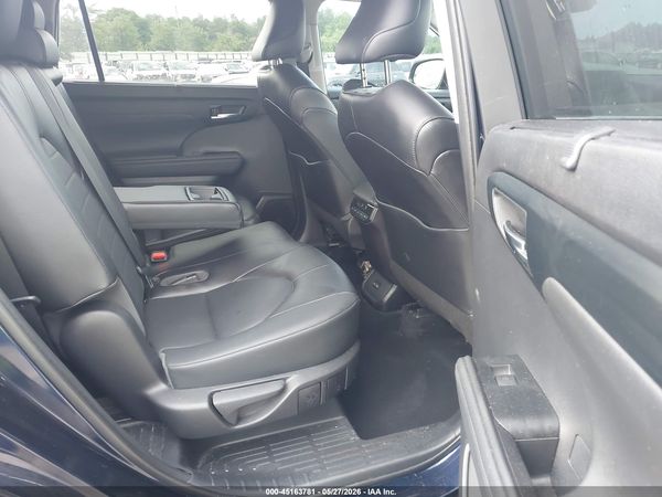 2022 TOYOTA HIGHLANDER XLE