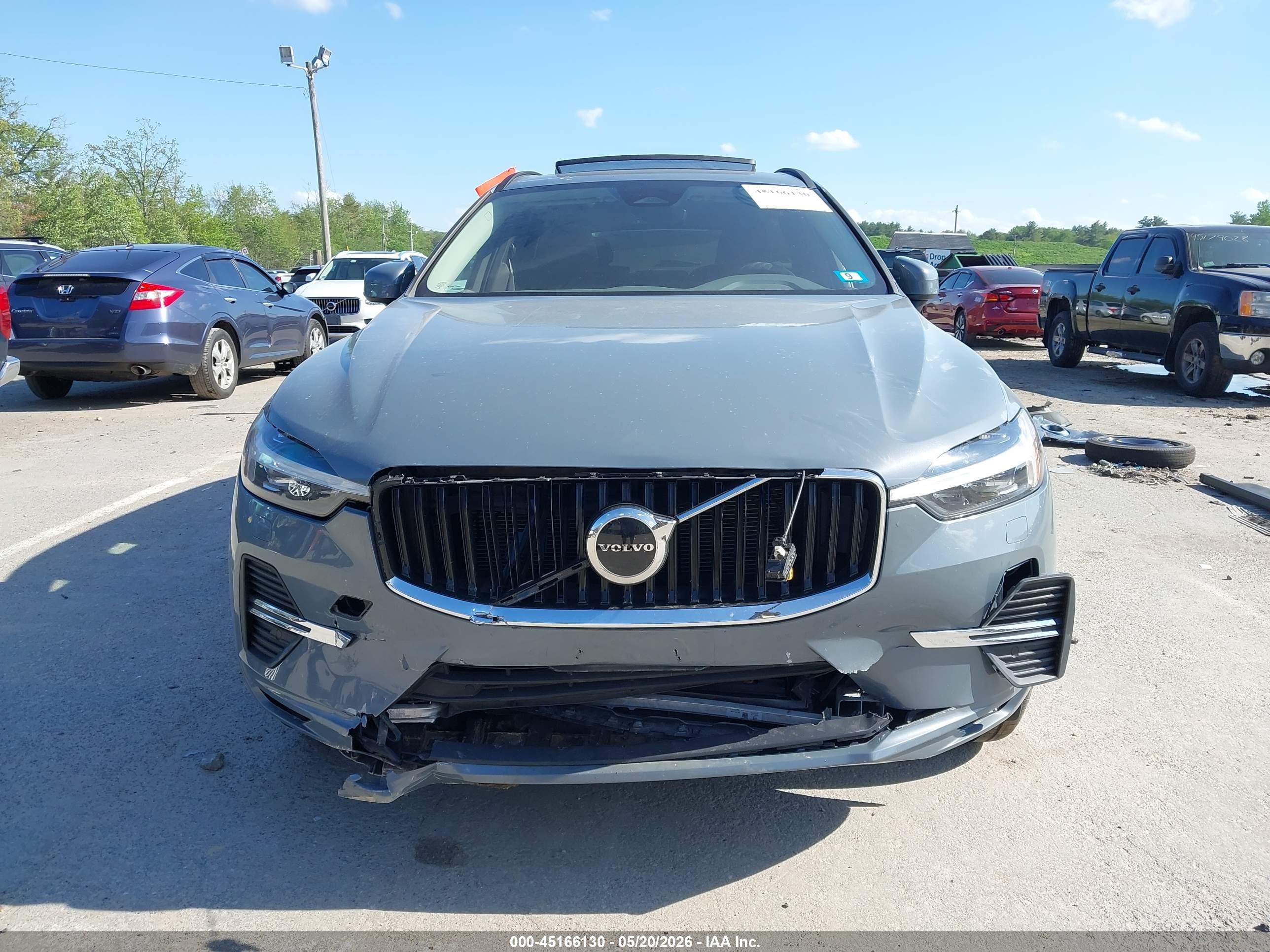 2022 VOLVO XC60 B5 MOMENTUM
