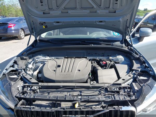 2022 VOLVO XC60 B5 MOMENTUM