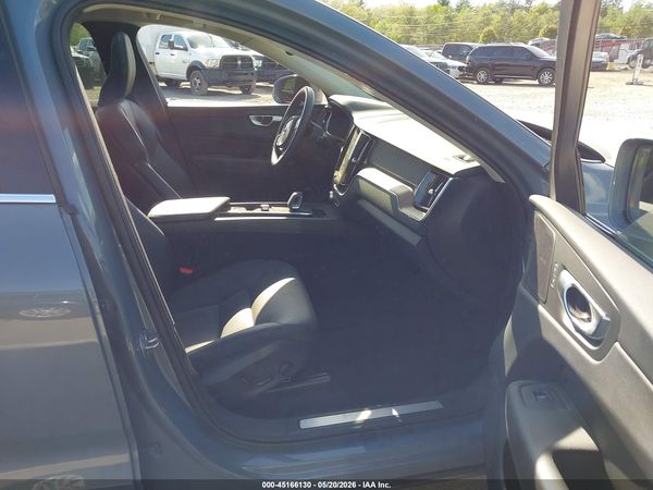 2022 VOLVO XC60 B5 MOMENTUM