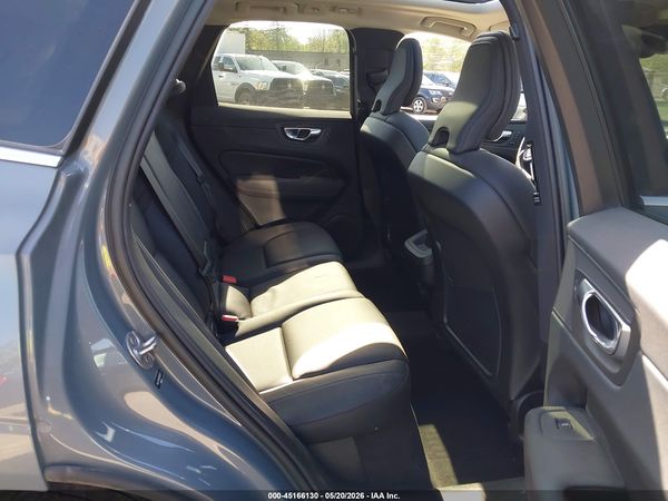 2022 VOLVO XC60 B5 MOMENTUM