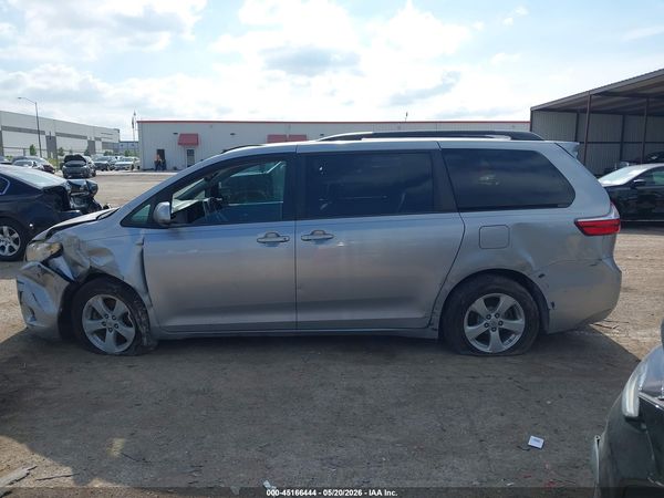 2017 TOYOTA SIENNA