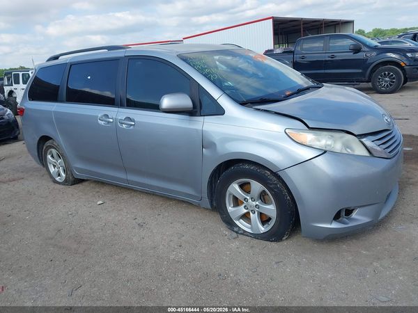 2017 TOYOTA SIENNA LE 8 PASSENGER