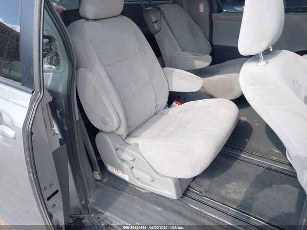 2017 TOYOTA SIENNA LE 8 PASSENGER