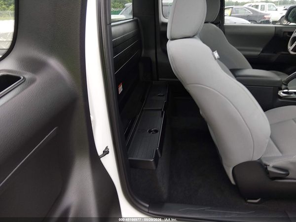 2018 TOYOTA TACOMA SR