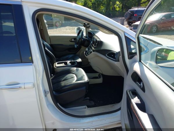 2020 CHRYSLER PACIFICA TOURING L — I5