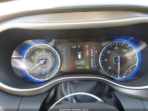 2020 CHRYSLER PACIFICA TOURING L — I7