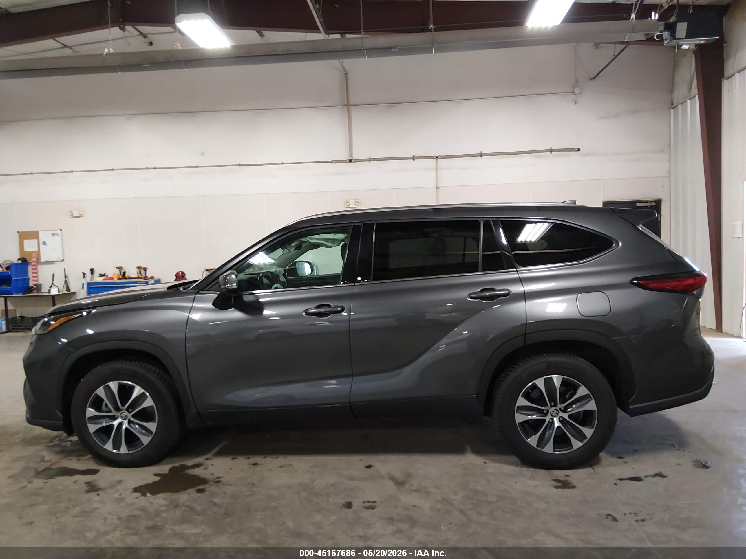 2021 TOYOTA HIGHLANDER XLE