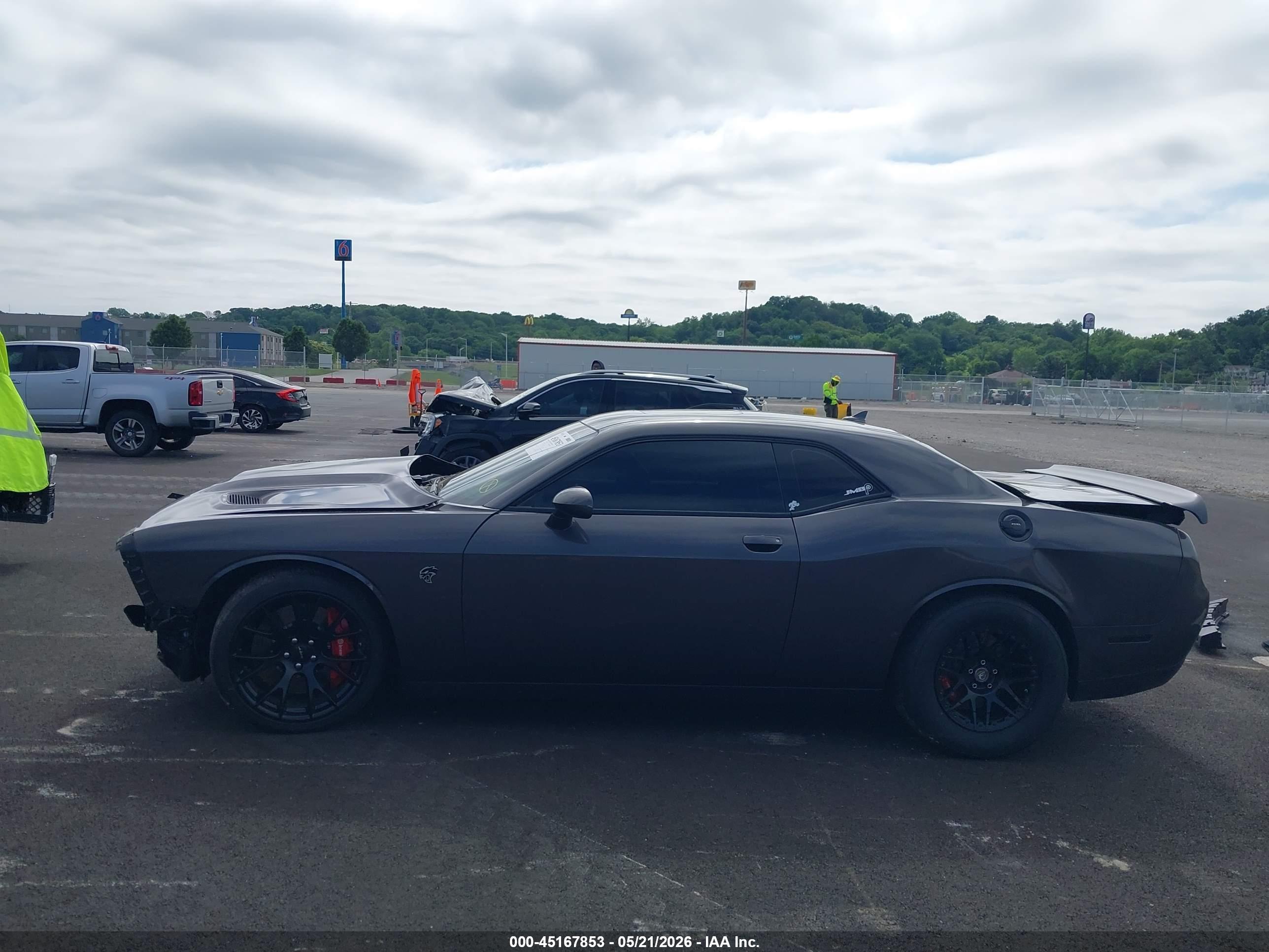 2016 DODGE CHALLENGER SRT HELLCAT