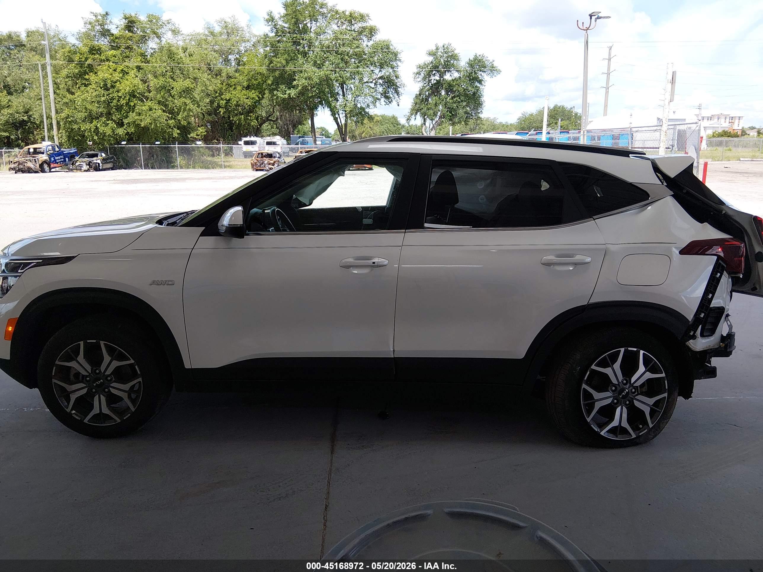 2022 KIA SELTOS EX