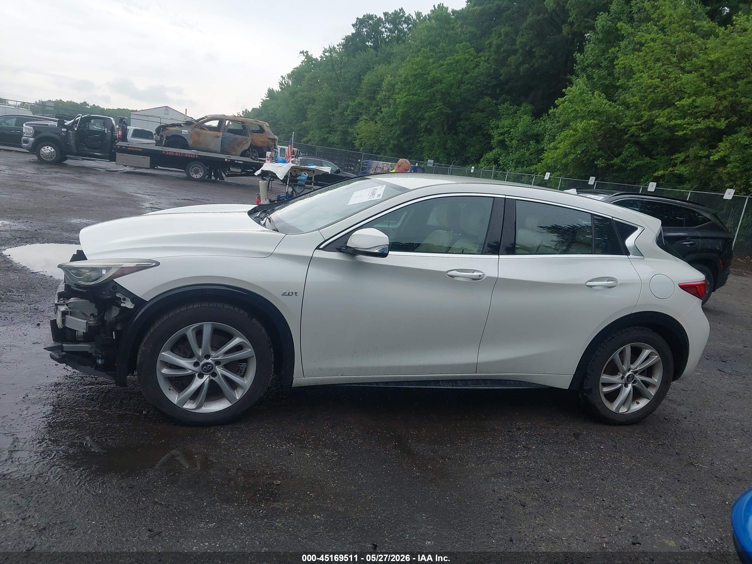2017 INFINITI QX30 LUXURY