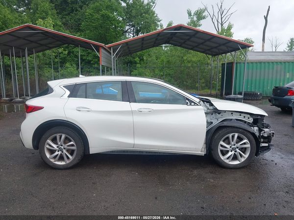 2017 INFINITI QX30 LUXURY