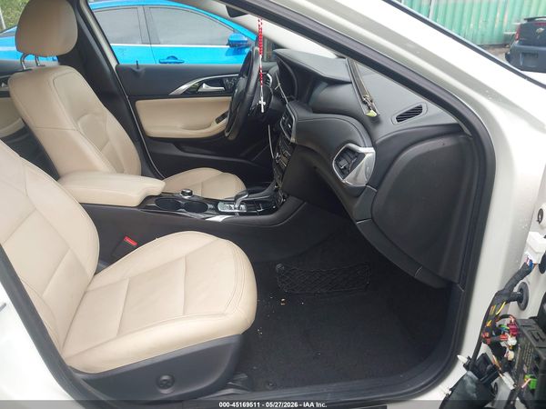 2017 INFINITI QX30 LUXURY