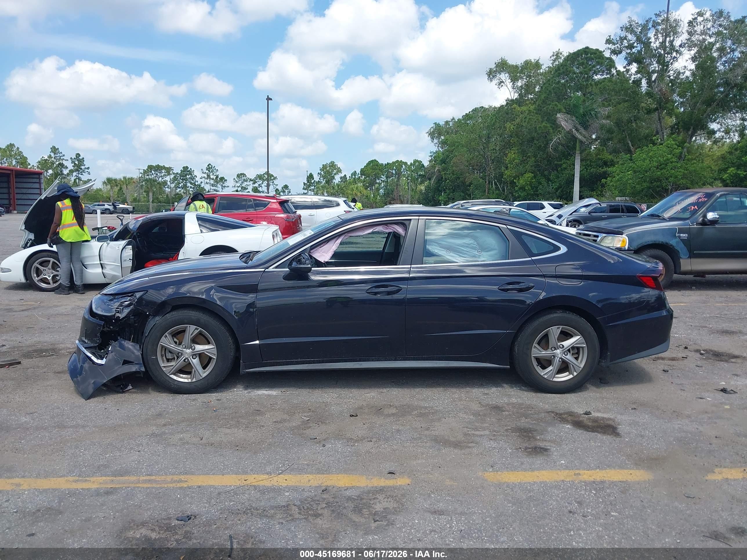 2023 HYUNDAI SONATA SE