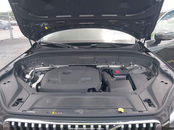 2022 VOLVO XC90