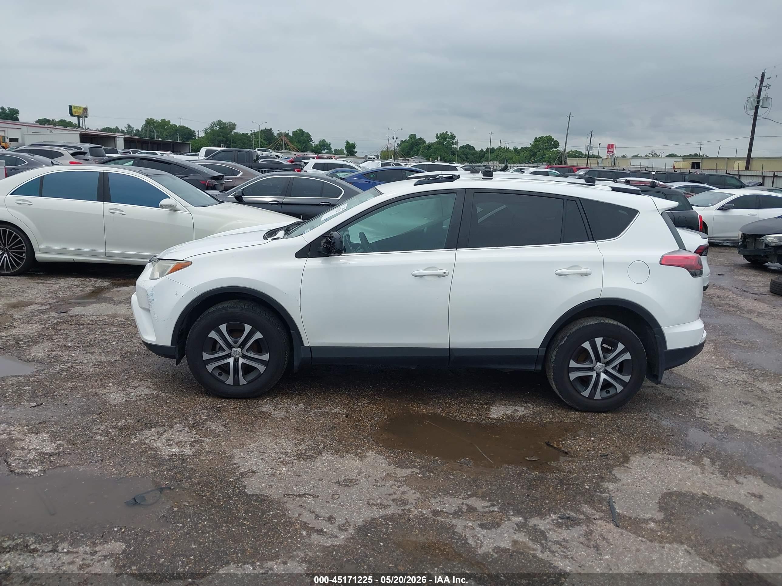 2016 TOYOTA RAV4 LE