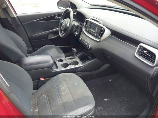 2016 KIA SORENTO L / LX