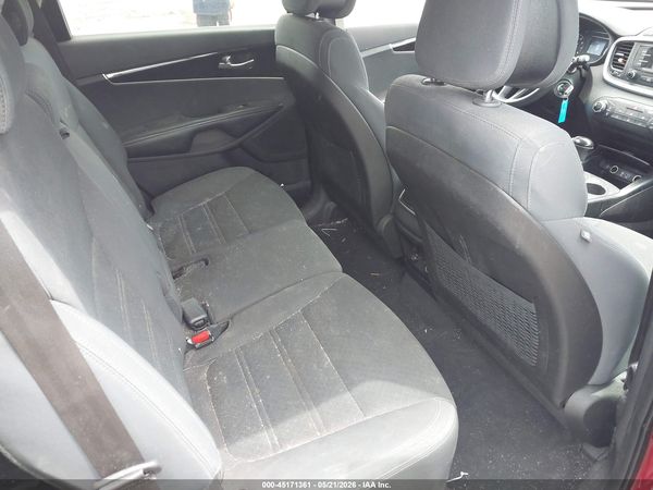 2016 KIA SORENTO L / LX