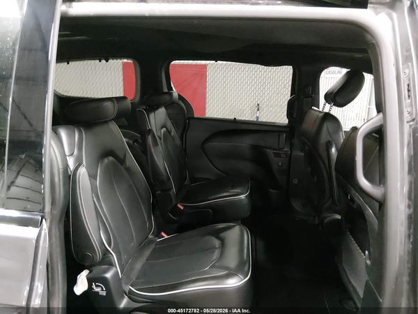 2018 CHRYSLER PACIFICA LIMITED — I8