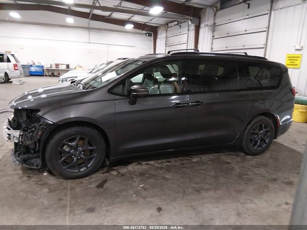 2018 CHRYSLER PACIFICA LIMITED — I117