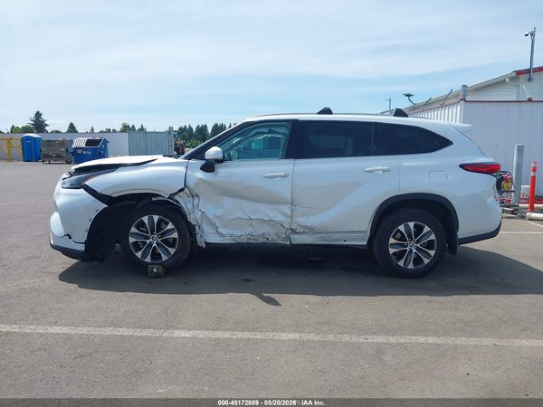 2022 TOYOTA HIGHLANDER XLE