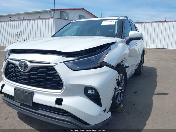 2022 TOYOTA HIGHLANDER XLE