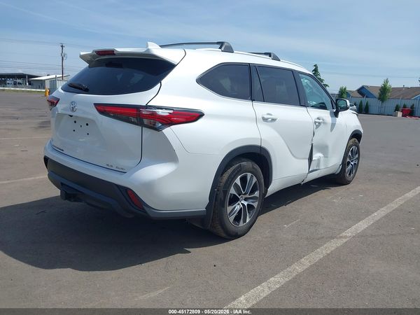 2022 TOYOTA HIGHLANDER XLE