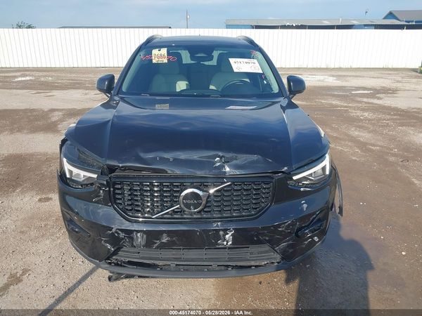 2025 VOLVO XC40 B5 PLUS DARK THEME