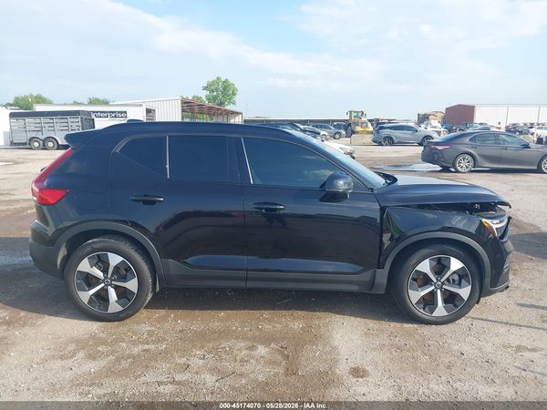2025 VOLVO XC40 B5 PLUS DARK THEME