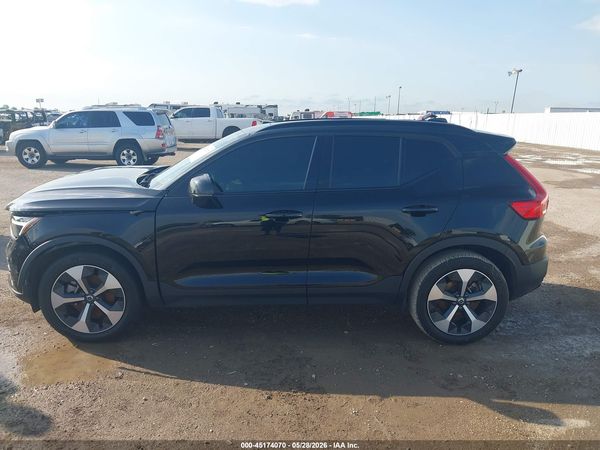 2025 VOLVO XC40 B5 PLUS DARK THEME